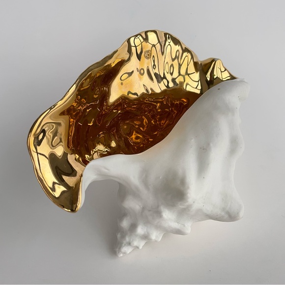 White Conch Shell with Gold Glaze Vase - Picture 8 of 16